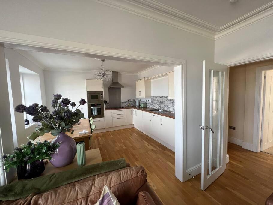 Fantastic 3 Bedroom Holiday Home Millport Exterior photo