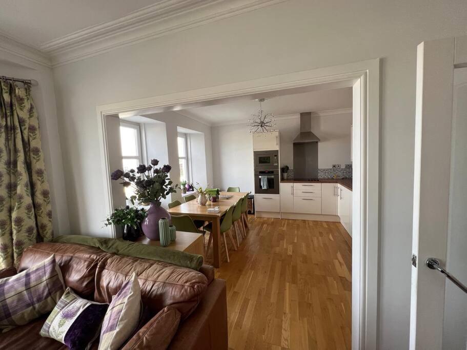 Fantastic 3 Bedroom Holiday Home Millport Exterior photo
